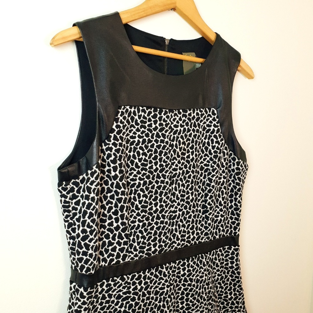 Full Flirty Skirt, Giraffe Animal Pattern - Picture 4 of 7